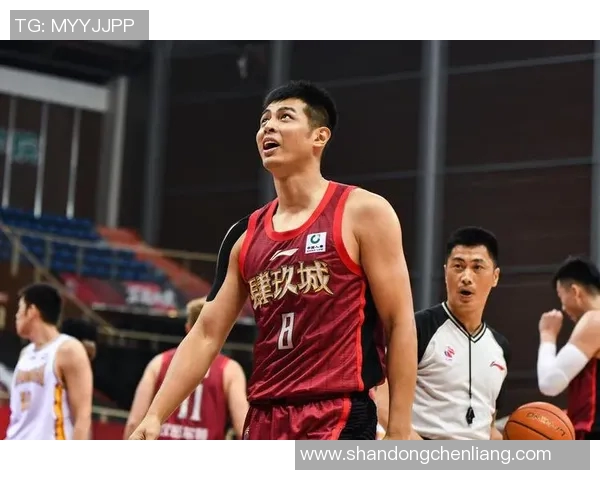 方硕的篮球之路：从青涩少年到CBA明星的奋斗历程与成长故事