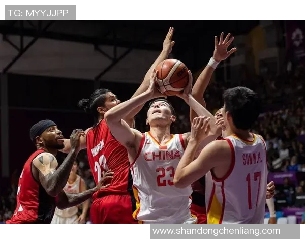 马刺队展现超强实力，以135-70轻取中国男篮