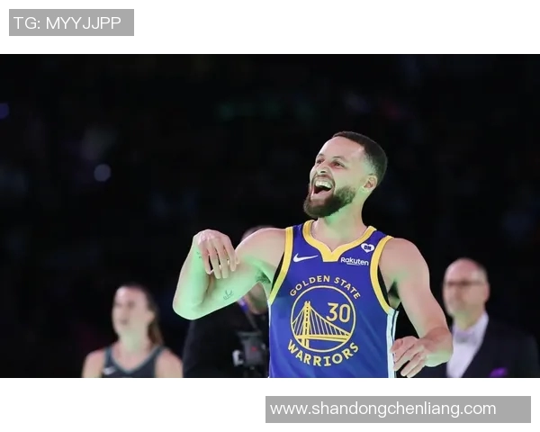 勇士力克灰熊,库里独得42分刷新个人纪录 勇士力克灰熊,库里独得42分刷新个人纪录