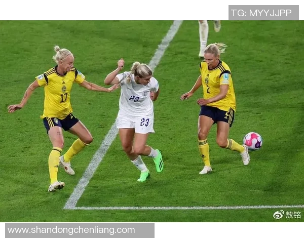 荷兰女足与英格兰女足激战正酣谁将赢得这场精彩对决 荷兰女足与英格兰女足激战正酣谁将赢得这场精彩对决