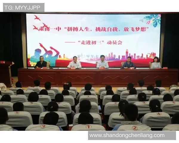 年轻人与克鲁日的对决:探索青春的激情与挑战之路 年轻人与克鲁日的对决:探索青春的激情与挑战之路