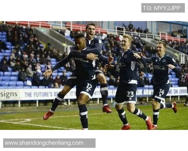 米尔沃尔主场迎战布里全力争胜展现球队实力与斗志